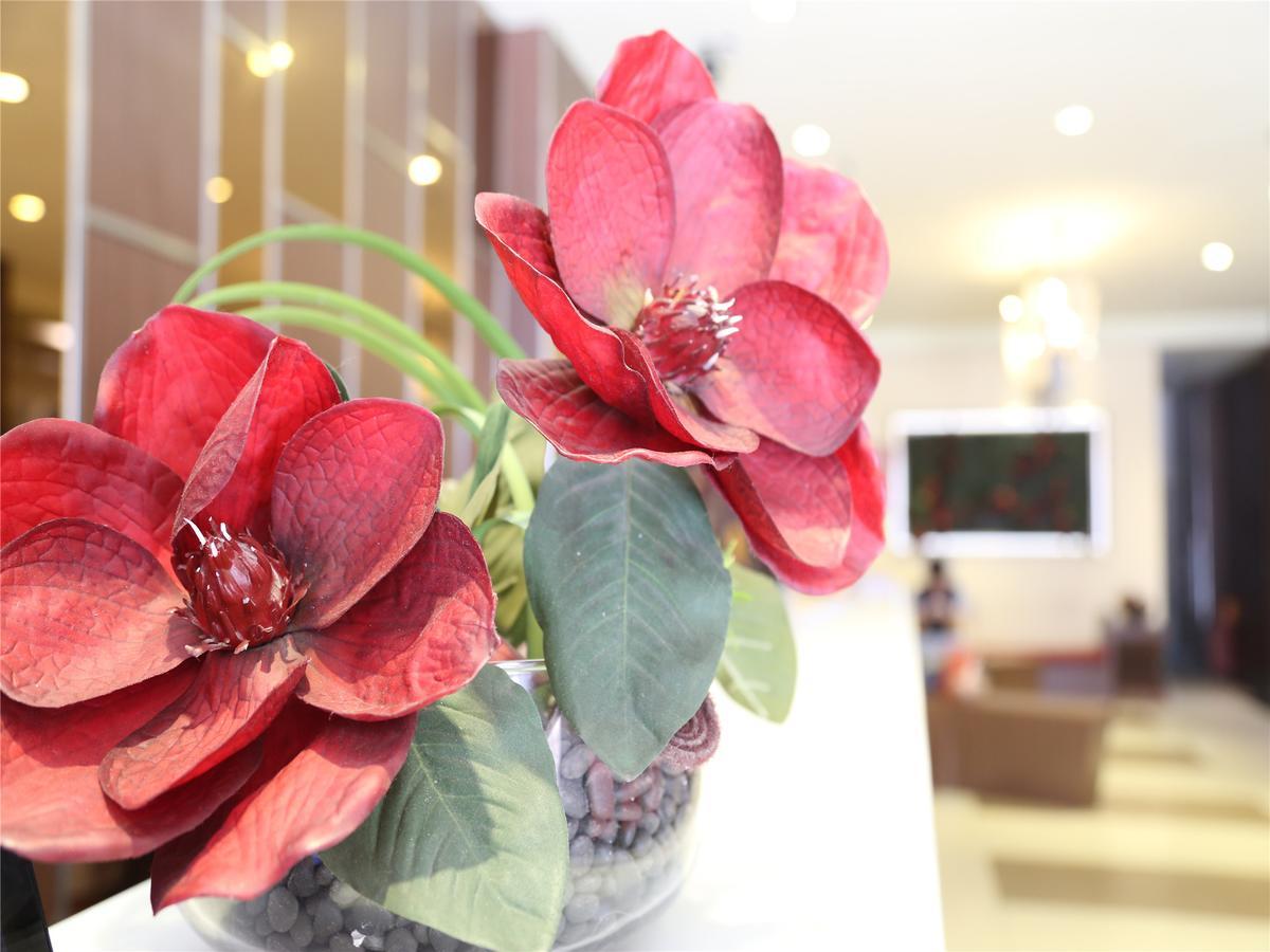 V8 Hotel Xilang Subway Branch Гуанджоу Екстериор снимка