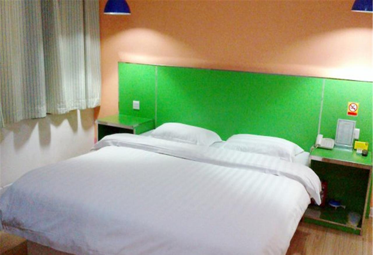 V8 Hotel Xilang Subway Branch Гуанджоу Екстериор снимка