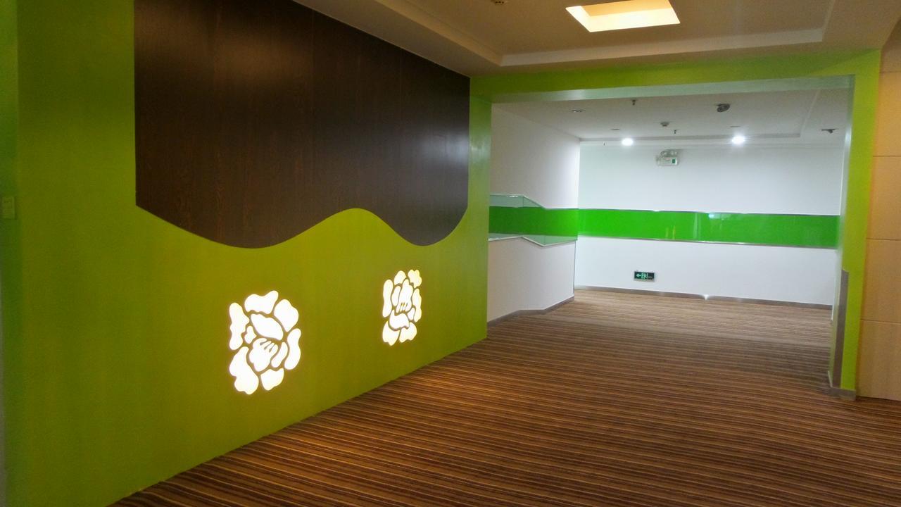 V8 Hotel Xilang Subway Branch Гуанджоу Екстериор снимка