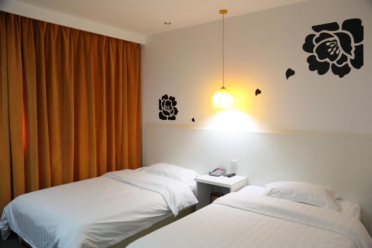 V8 Hotel Xilang Subway Branch Гуанджоу Екстериор снимка